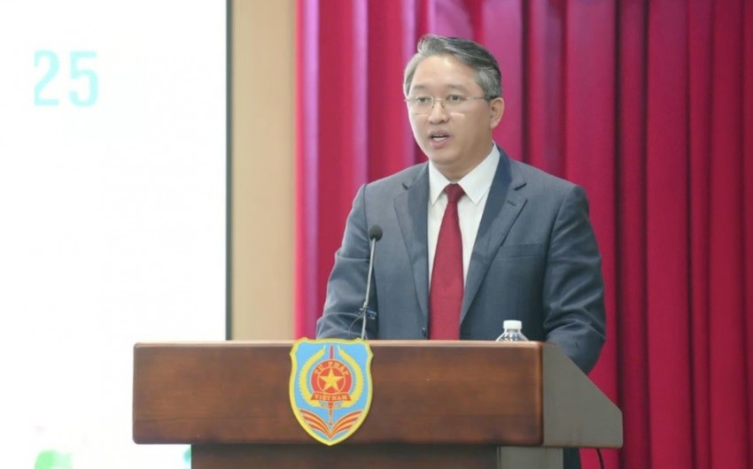 Bộ Trưởng Bộ Tư Pháp Nguyễn Hải Ninh phát biểu khai mạc hội nghị. 