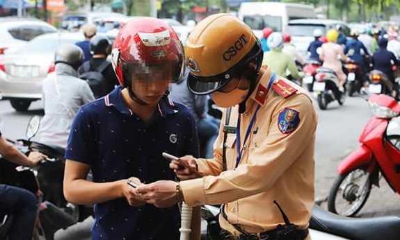 Đề xuất người dân không cần mang giấy tờ xe khi tham gia giao thông