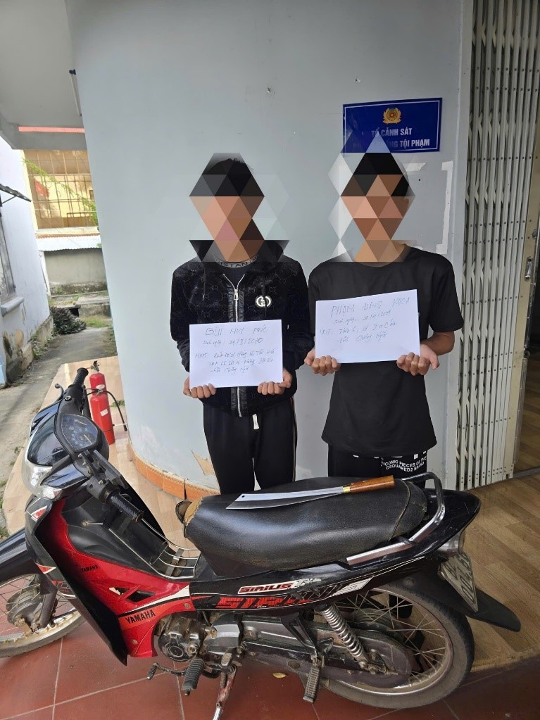 Quảng Ngãi: Bắt 02 thiếu niên chém người do mâu thuẫn trên mạng Quảng Ngãi: Bắt 02 thiếu niên chém người do mâu thuẫn trên mạng