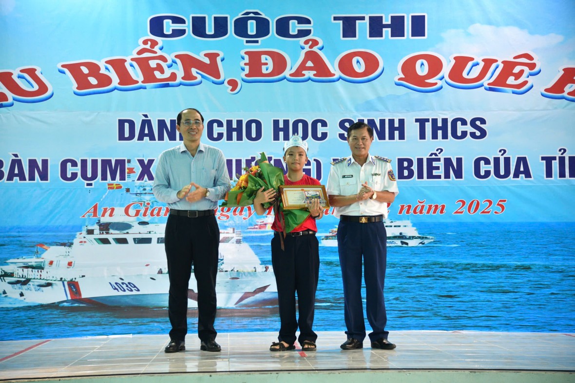Lan toả tình yêu biển đảo quê hương đến với các em học sinh phường Rạch Giá, tỉnh An Giang