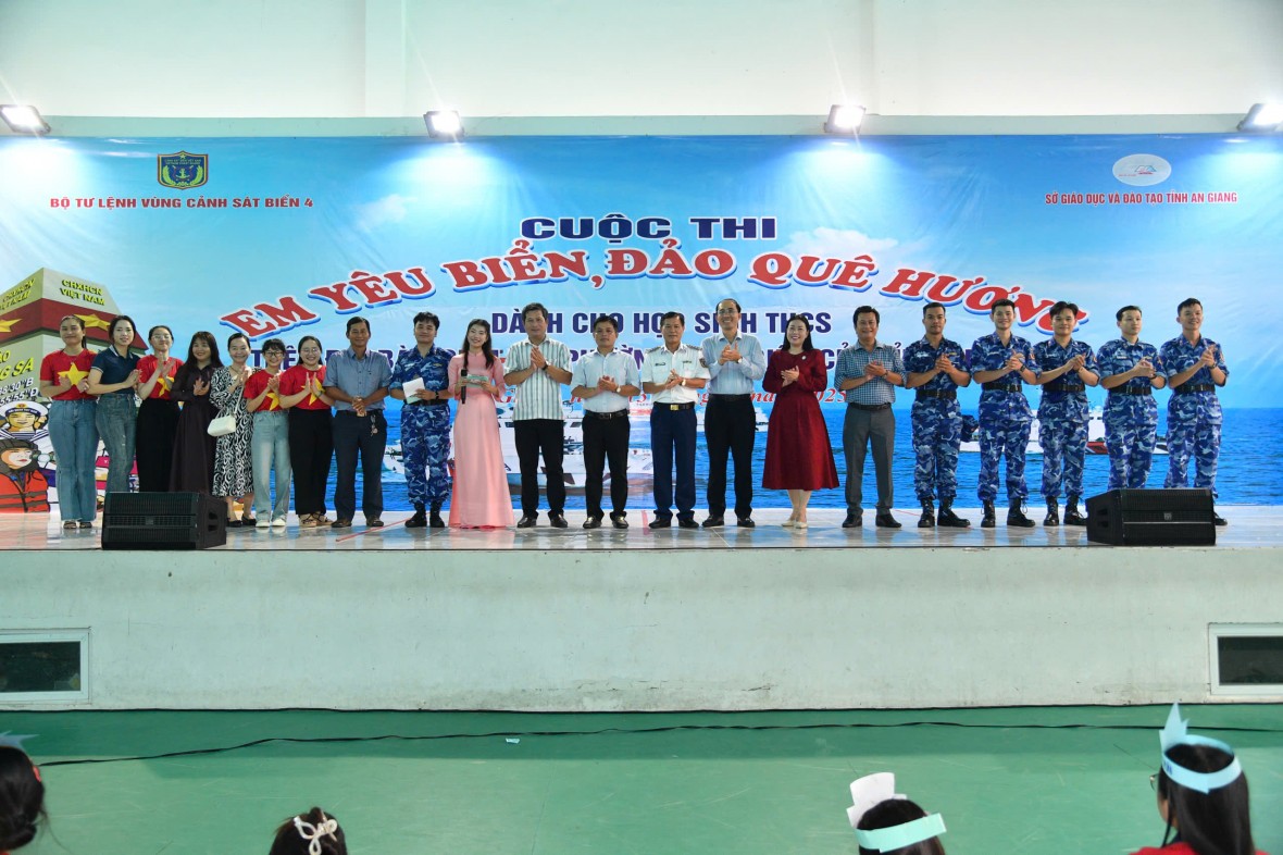 Lan toả tình yêu biển đảo quê hương đến với các em học sinh phường Rạch Giá, tỉnh An Giang