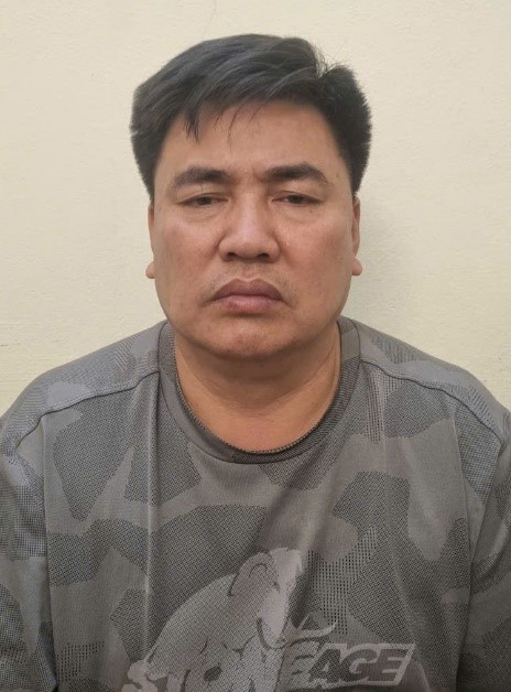 Vụ đẩy CSGT vào đầu xe tải ở Hà Nội: Đối tượng từng chống đối nhốt cán bộ công an xã