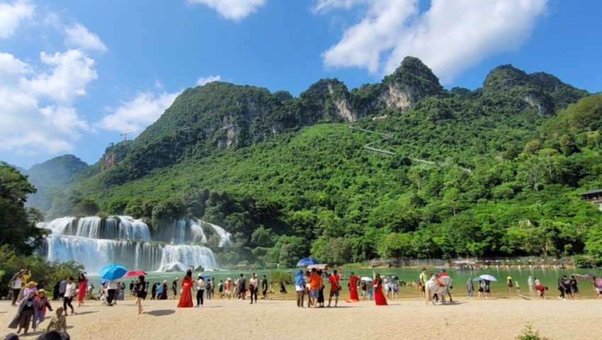 Doanh thu từ du lịch đối với Cao Bằng đạt 2.430 tỉ đồng Doanh thu từ du lịch đối với Cao Bằng đạt 2.430 tỉ đồng