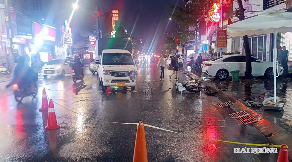 Ô tô tải va chạm xe đạp điện, hai học sinh thương vong