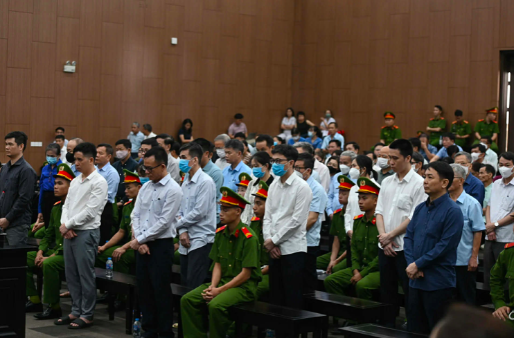 Các bị cáo tại phiên tòa sơ thẩm vụ Phúc Sơn. Các bị cáo tại phiên tòa sơ thẩm vụ Phúc Sơn.