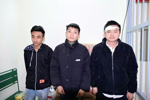 Tạm giữ nhóm đối tượng đuổi đánh nhau bằng vỏ chai bia tại Hải Phòng Tạm giữ nhóm đối tượng đuổi đánh nhau bằng vỏ chai bia tại Hải Phòng