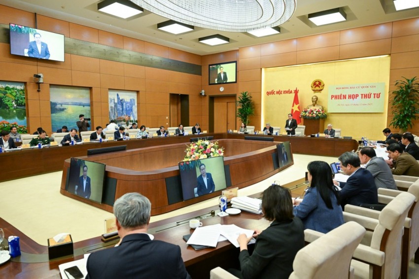 Quang cảnh Phiên họp thứ tư của Hội đồng Bầu cử quốc gia.