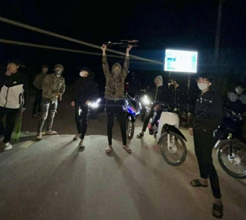 Lào Cai xử lý nhóm thanh thiếu niên tụ tập gây mất trật tự Lào Cai xử lý nhóm thanh thiếu niên tụ tập gây mất trật tự