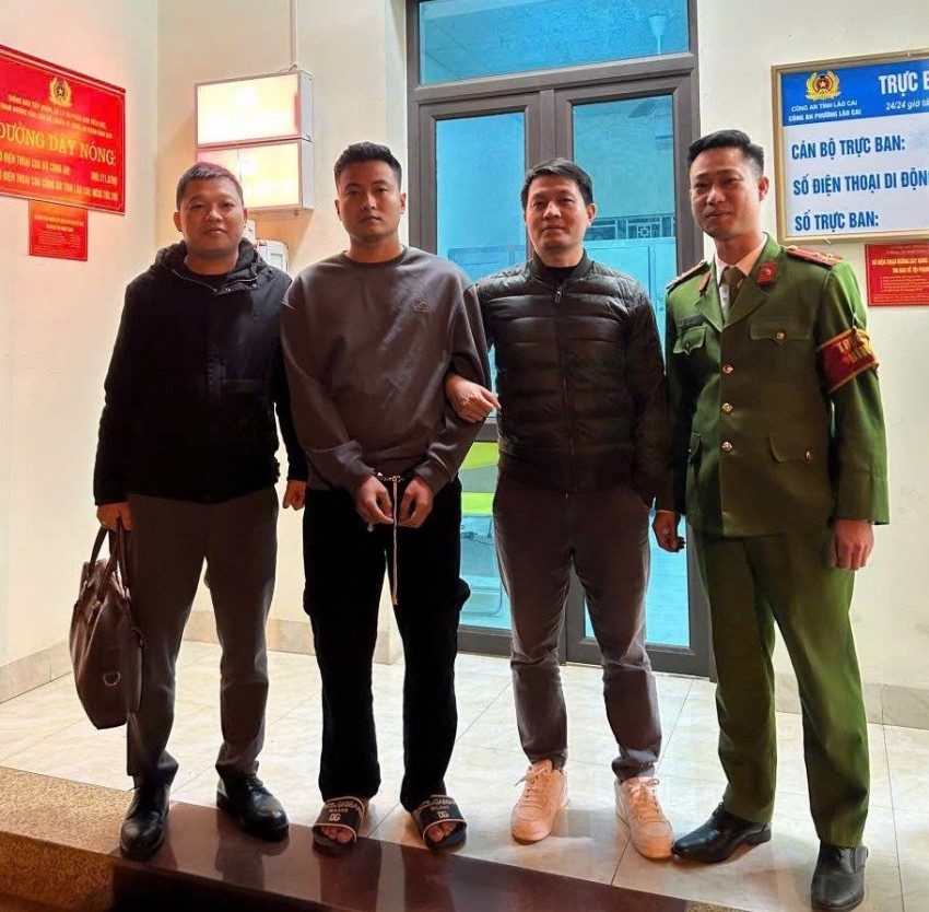 Rà soát địa bàn, công an phường ở Lào Cai bắt giữ đối tượng đang bị truy tìm Rà soát địa bàn, công an phường ở Lào Cai bắt giữ đối tượng đang bị truy tìm