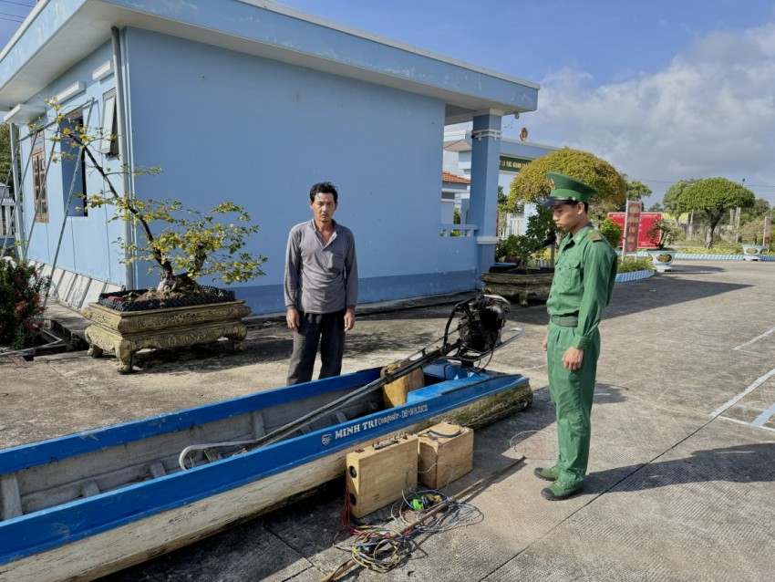 Cà Mau: Đồn Biên phòng Tân Tiến phát hiện phương tiện sử dụng kích điện tận diệt thủy sản