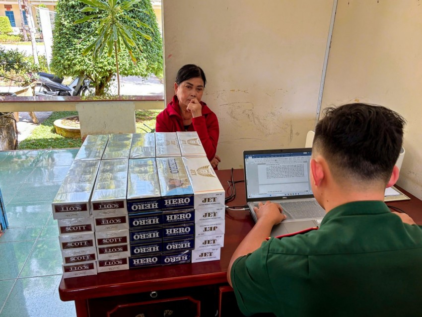 BĐBP TP Cần Thơ bắt đối tượng vận chuyển 500 bao thuốc lá điếu nhập lậu