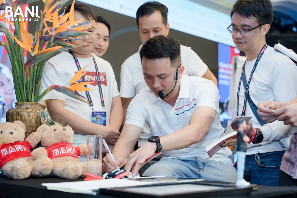 Phúc Bani ra mắt sách “28 ngày xây kênh”, lan tỏa tư duy xây dựng cộng đồng sáng tạo YouTube tại Việt Nam