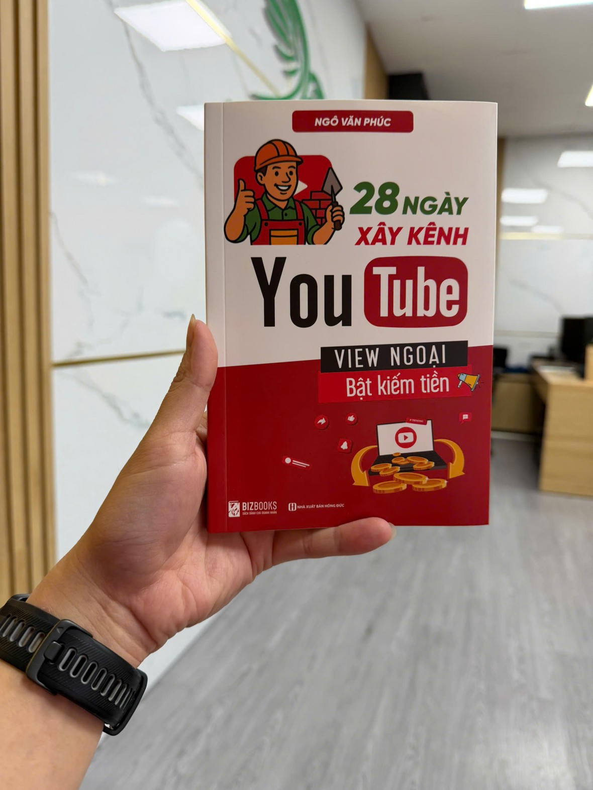 Phúc Bani ra mắt sách “28 ngày xây kênh”, lan tỏa tư duy xây dựng cộng đồng sáng tạo YouTube tại Việt Nam