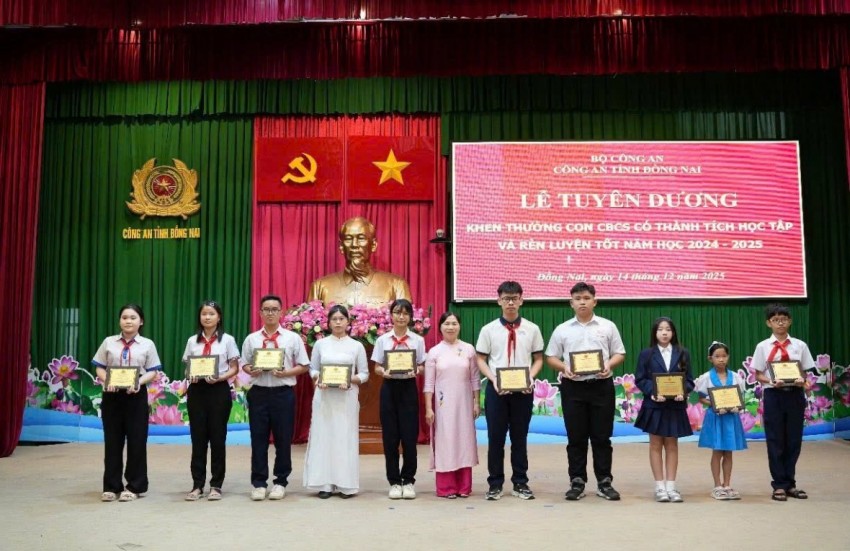 Công an tỉnh Đồng Nai tổ chức Lễ tuyên dương, khen thưởng con cán bộ, chiến sĩ học giỏi năm 2025