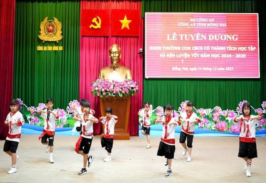 Công an tỉnh Đồng Nai tổ chức Lễ tuyên dương, khen thưởng con cán bộ, chiến sĩ học giỏi năm 2025