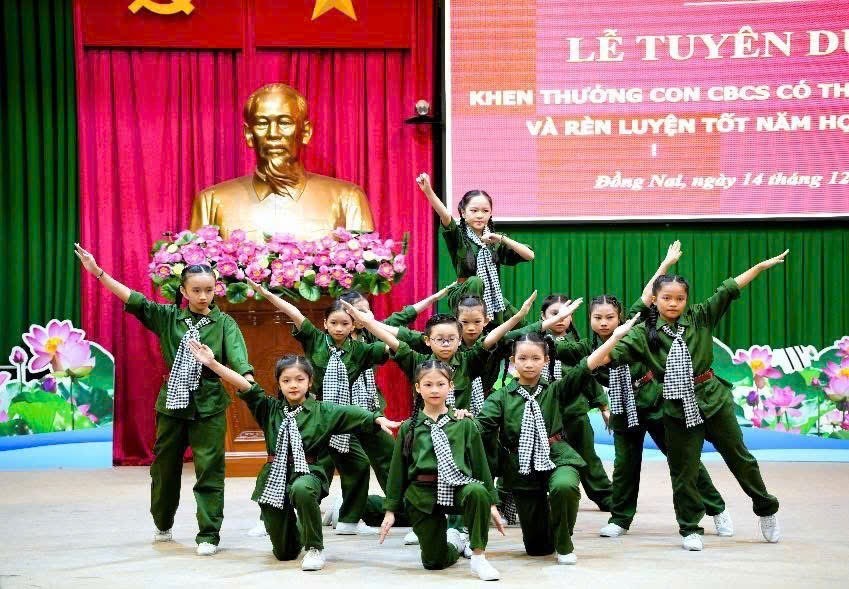 Công an tỉnh Đồng Nai tổ chức Lễ tuyên dương, khen thưởng con cán bộ, chiến sĩ học giỏi năm 2025