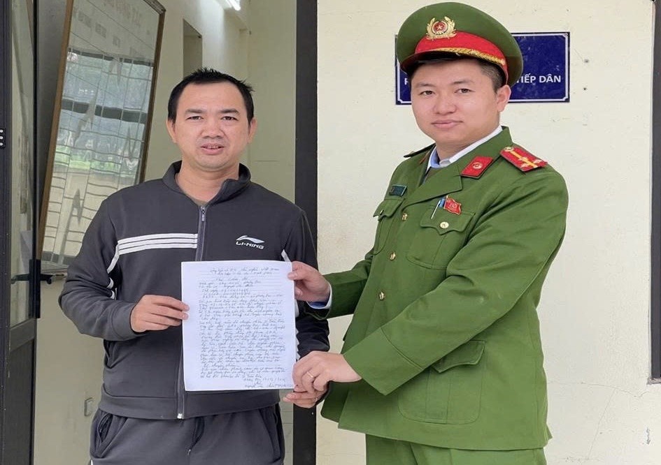 Công an xã Phượng Dực giúp người dân nhận lại 80 triệu đồng chuyển nhầm