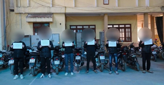 Khởi tố nhóm thanh thiếu niên “bốc đầu” xe máy, gây rối trật tự công cộng