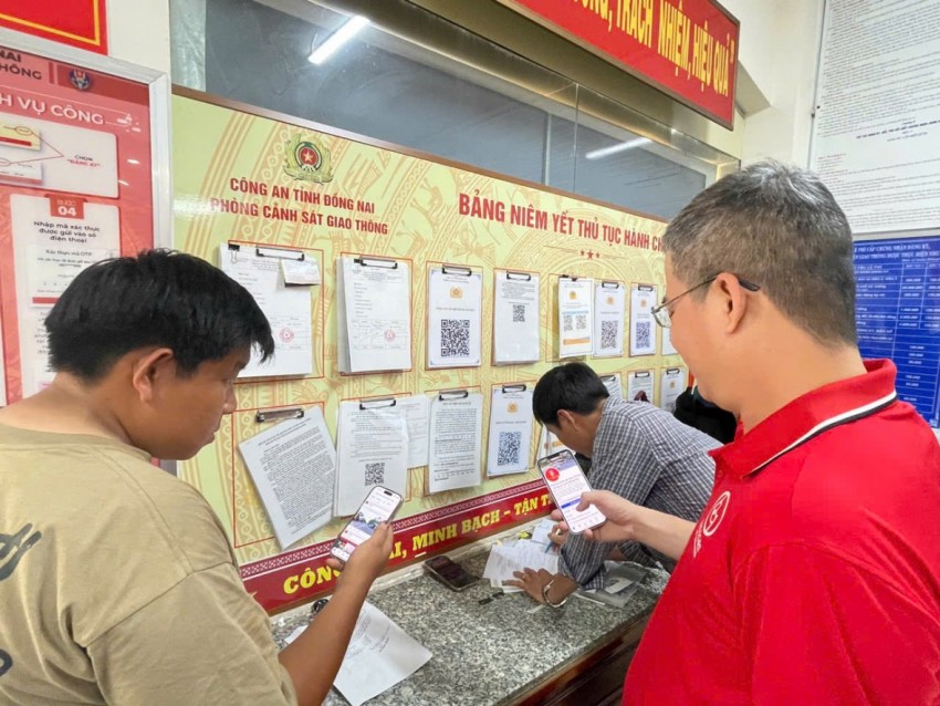 Trang Fanpage đã tiếp nhận và phản hồi trên 3.000 câu hỏi của người dân liên quan đến lĩnh vực TTATGT trên địa bàn tỉnh. Trang Fanpage đã tiếp nhận và phản hồi trên 3.000 câu hỏi của người dân liên quan đến lĩnh vực TTATGT trên địa bàn tỉnh.