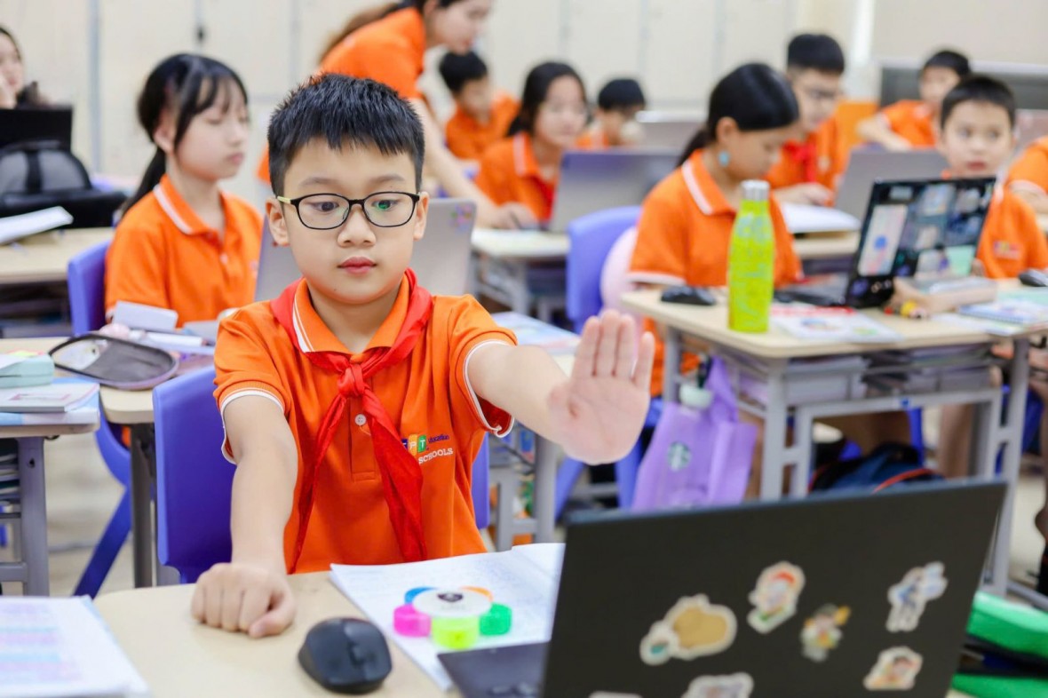 Bộ GDĐT ban hành hướng dẫn thí điểm giáo dục trí tuệ nhân tạo (AI) trong trường phổ thông, lồng ghép vào môn học và câu lạc bộ, đảm bảo không gây quá tải chương trình. Ảnh: Bộ GDĐT