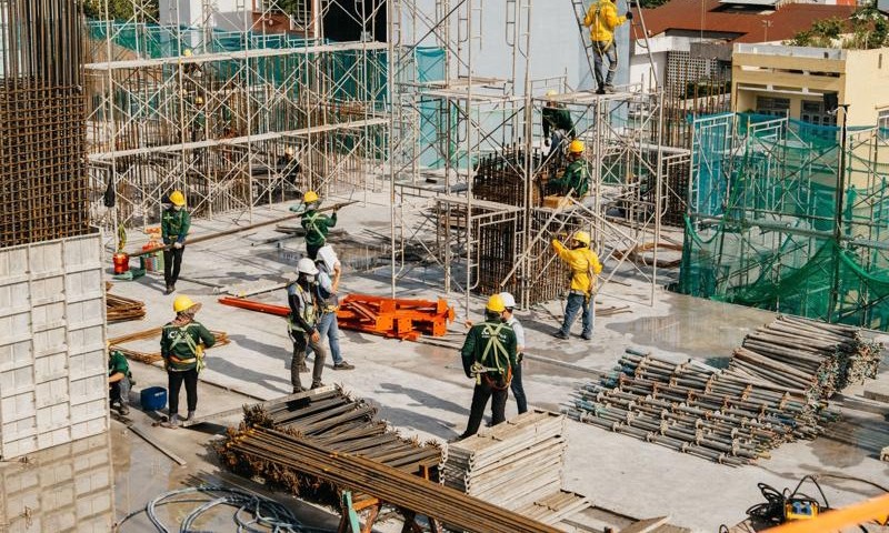 Lực lượng chức năng kiểm tra vật liệu xây dựng không rõ nguồn gốc; Bộ Xây dựng triển khai kế hoạch cao điểm chống buôn lậu Tết 2026. Ảnh: Bộ Xây dựng