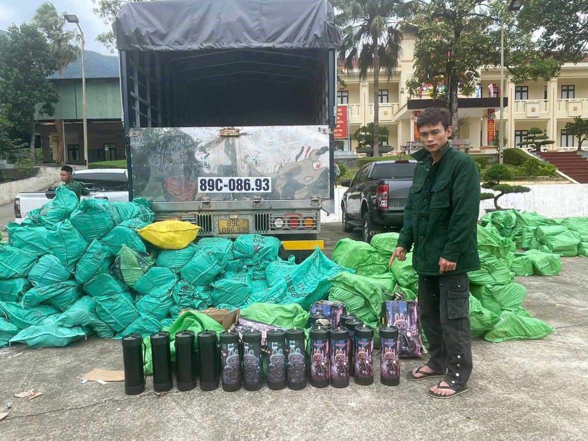 Lộ diện đường dây vận chuyển khí cười quy mô lớn bằng nhiều xe ô tô gắn biển số giả