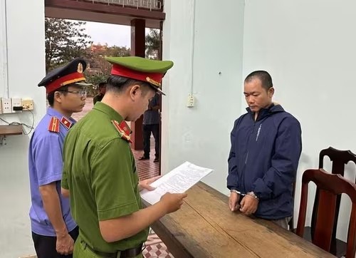 Vợ xin ly hôn, chồng dùng dao đoạt mạng rồi tự sát nhưng không thành Vợ xin ly hôn, chồng dùng dao đoạt mạng rồi tự sát nhưng không thành