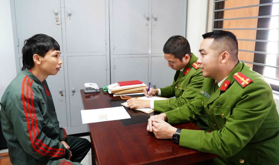 Phan Đình Cảnh đã đến Cơ quan cảnh sát điều tra xin đầu thú - Ảnh Công an Thanh Hóa.