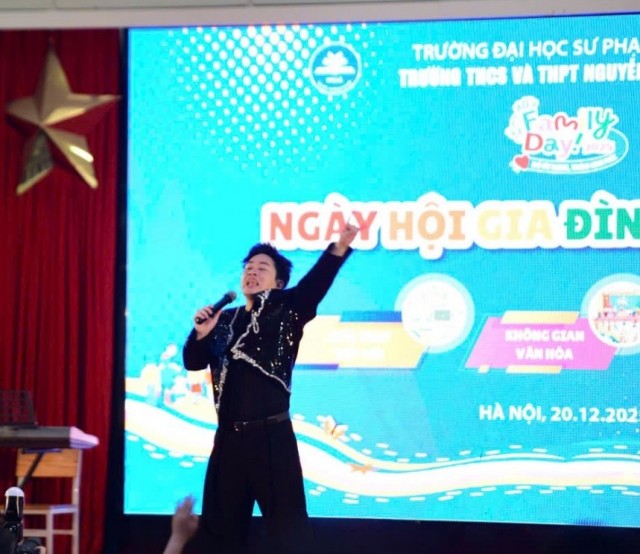 Ca sĩ Tùng Dương cháy cùng ngày hội gia đình Trường Nguyễn Tất Thành