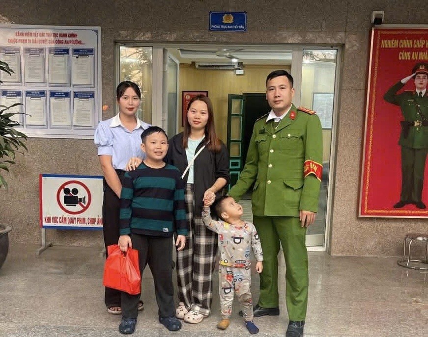 Công an phường Tây Hồ kịp thời hỗ trợ gia đình tìm kiếm 2 cháu bé đi lạc