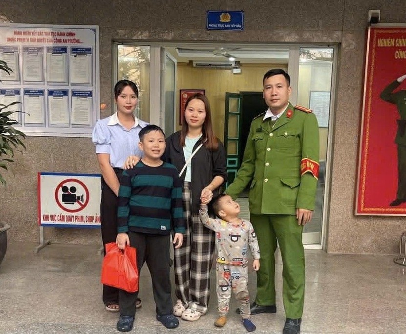 Công an phường Tây Hồ kịp thời hỗ trợ gia đình tìm kiếm 2 cháu bé đi lạc