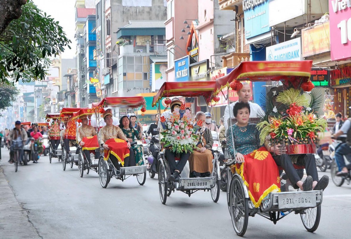 Dù mỗi nhà mỗi khác nhưng điều quan trọng nhất của một đám cưới chỉ nên là những nghi lễ không thể thiếu trong đời sống văn hóa, tinh thần của người Việt Nam. (Ảnh: PV)