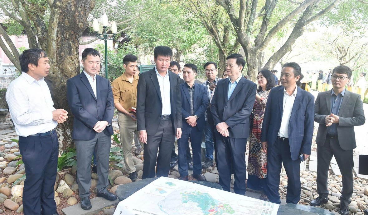 Phó Thủ tướng Mai Văn Chính  kiểm tra thực địa các di tích quốc gia đặc biệt ở Ninh Bình