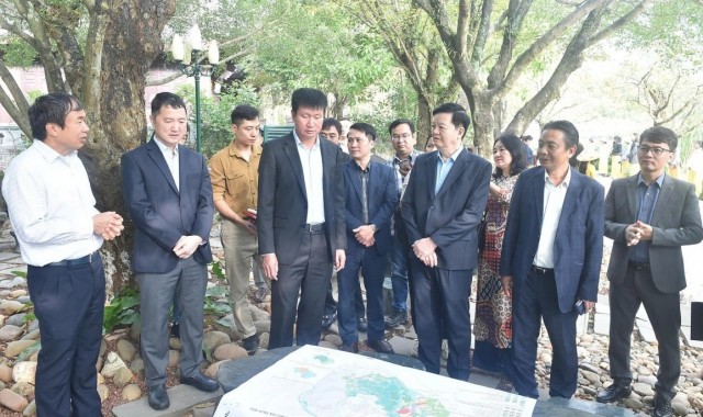 Phó Thủ tướng Mai Văn Chính  kiểm tra thực địa các di tích quốc gia đặc biệt ở Ninh Bình