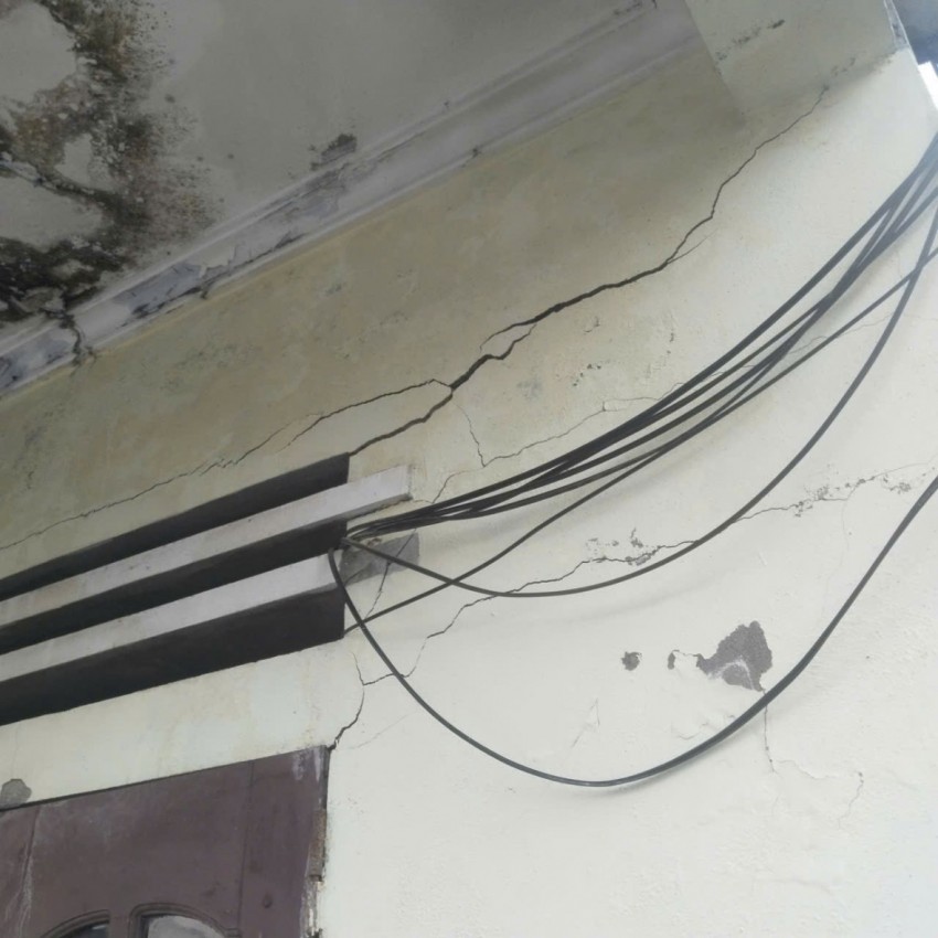 Nhà cửa của một số hộ dân bị nứt nẻ mà theo người dân phản ánh là bị ảnh hưởng bởi quá trình thi công dự án.