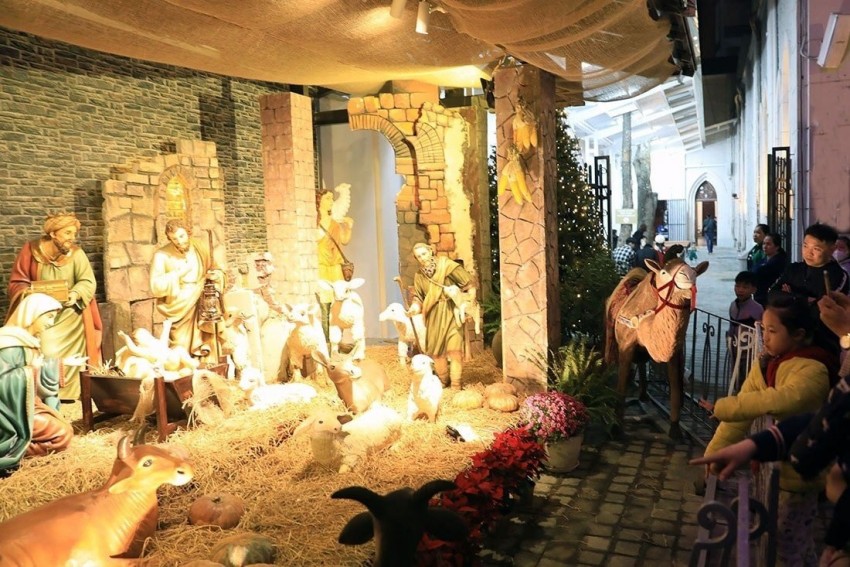 Giáng sinh ở Hà Nội không chỉ là ngày lễ của riêng cộng đồng Công giáo mà đã trở thành một dịp lễ mang tính văn hóa, gắn kết mọi người.