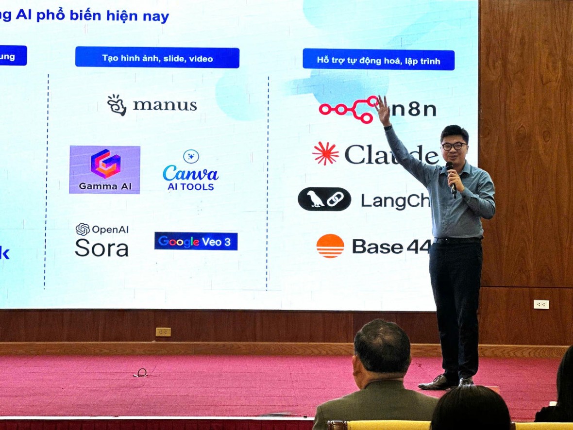 Các đại biểu được phổ biến kiến thức về ứng dụng trí tuệ nhân tạo và chuyển đổi số trong công tác văn phòng. Các đại biểu được phổ biến kiến thức về ứng dụng trí tuệ nhân tạo và chuyển đổi số trong công tác văn phòng.