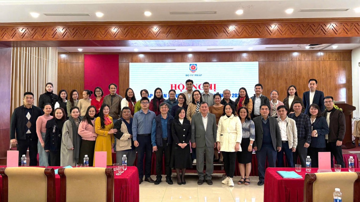 Các đại biểu chụp ảnh lưu niệm Các đại biểu chụp ảnh lưu niệm