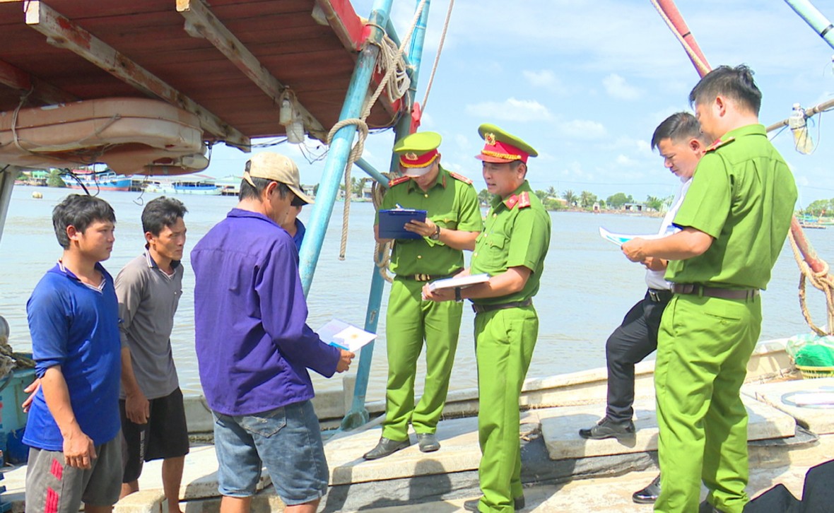 Công an tỉnh Cà Mau quyết tâm “xóa trắng” tàu cá vi phạm IUU