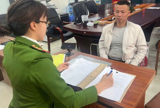 Tạm giữ hình sự tài xế vụ lật xe ô tô ở Ngã tư Sở