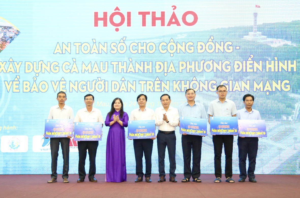 Cà Mau hướng tới địa phương điển hình về bảo vệ người dân trên không gian mạng Cà Mau hướng tới địa phương điển hình về bảo vệ người dân trên không gian mạng