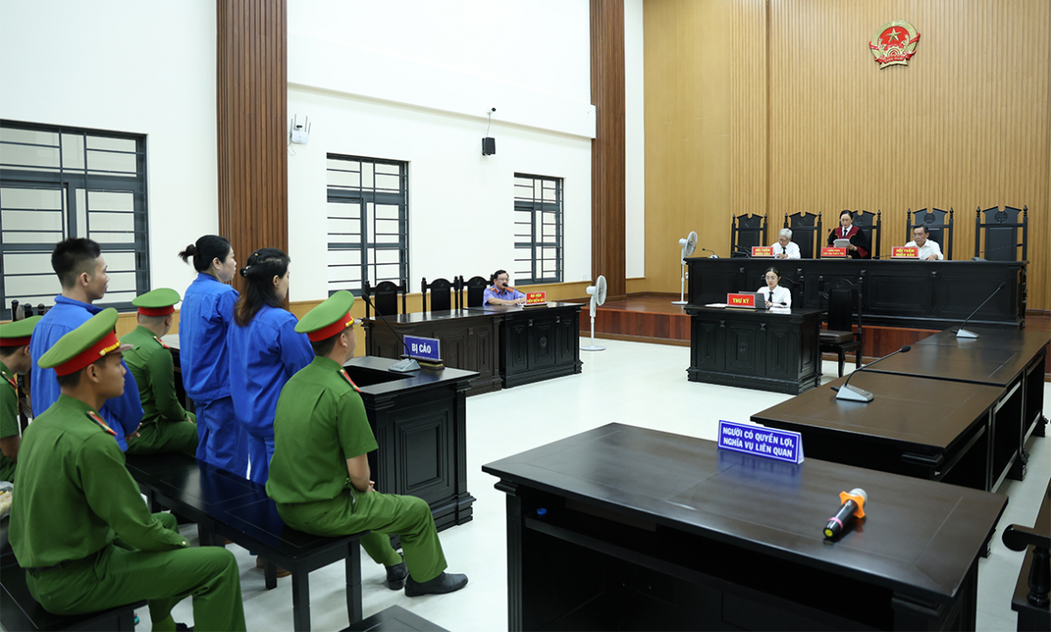 Hai vợ chồng lãnh 24 năm tù về tội “Tổ chức cho người khác xuất cảnh,    nhập cánh trái phép”