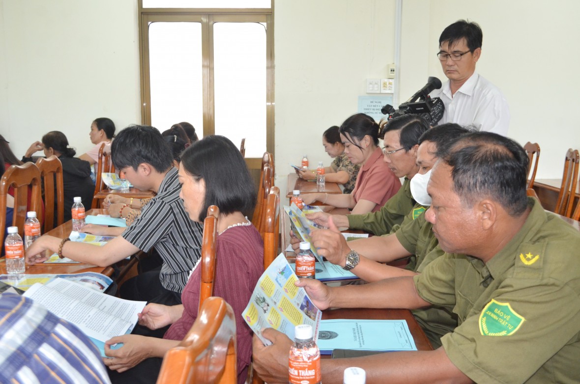 Trợ giúp pháp lý ở Cà Mau: Pháp luật trở thành điểm tựa vững chắc cho đối tượng chính sách và nhóm yếu thế Trợ giúp pháp lý ở Cà Mau: Pháp luật trở thành điểm tựa vững chắc cho đối tượng chính sách và nhóm yếu thế