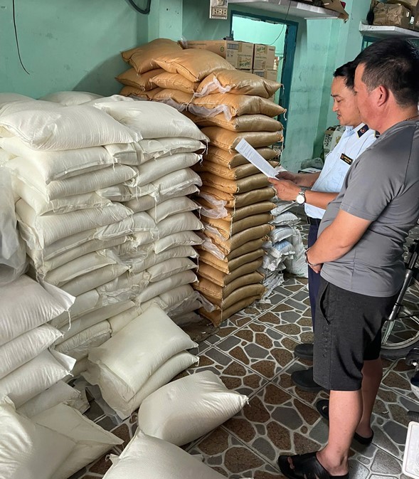 gần 2 tấn đường không rõ nguồn gốc, xuất xứ