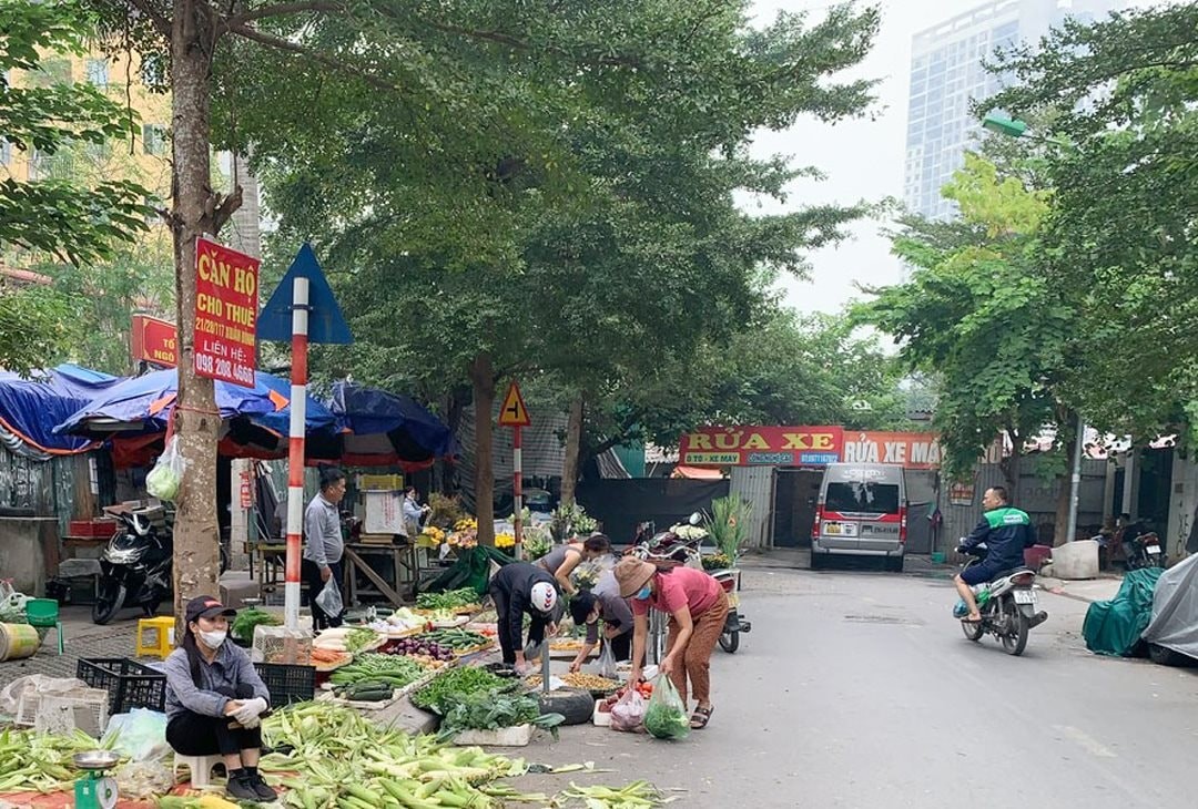 TP Hà Nội đưa ra lộ trình đến trước ngày 30/6/2027 sẽ giải tỏa 100% "chợ cóc" và điểm kinh doanh tự phát.