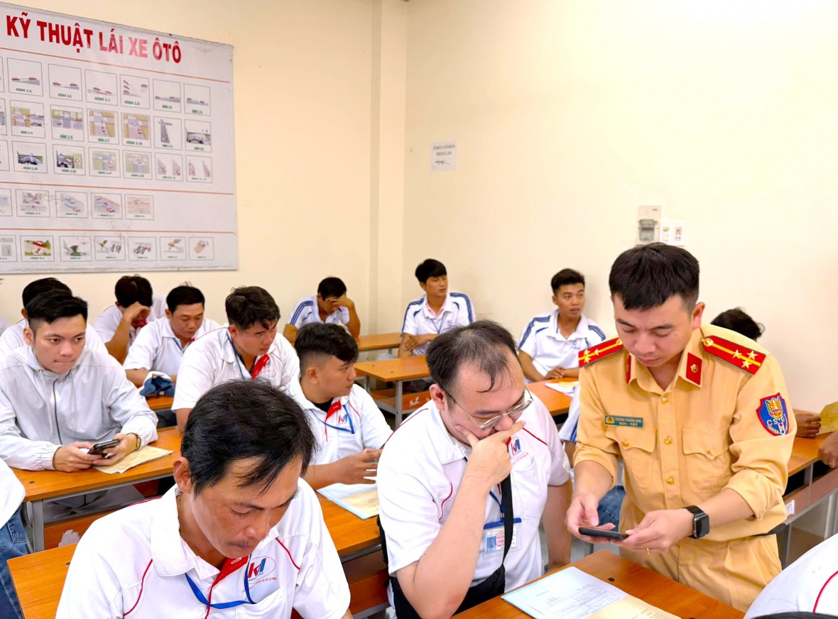 Công an Cà Mau phát huy “mắt thần” camera, đẩy mạnh chuyển đổi số bảo đảm TTATGT dịp cuối năm