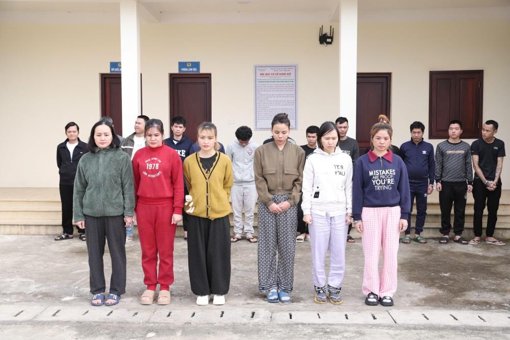 Nhóm đối tượng bị bắt giữ - Ảnh Công an Hà Tĩnh.