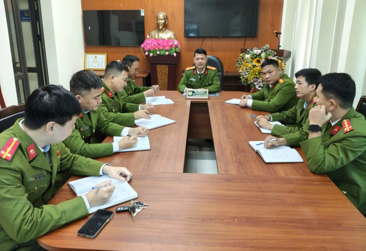 Khen thưởng đột xuất Công an xã Nam Xang vì thành tích phá nhanh vụ án ma túy