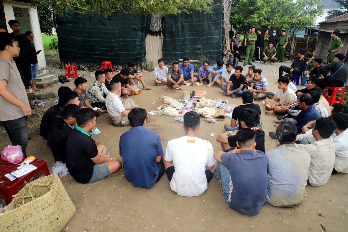 Tây Ninh: Bắt quả tang hàng chục đối tượng “sát phạt” nhau tại sới gà