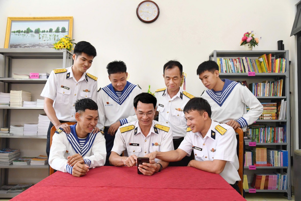 Vùng 5 Hải quân tổng kết phong trào “Bình dân học vụ số” năm 2025 Vùng 5 Hải quân tổng kết phong trào “Bình dân học vụ số” năm 2025